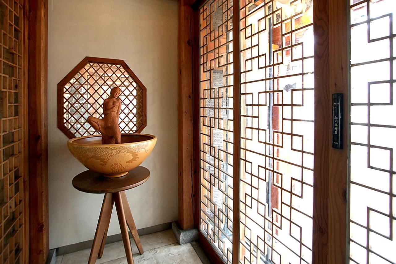 Jeonju Hanok Taejogung Hotel Exterior photo